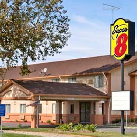 Super 8 By Wyndham Уилоус Екстериор снимка